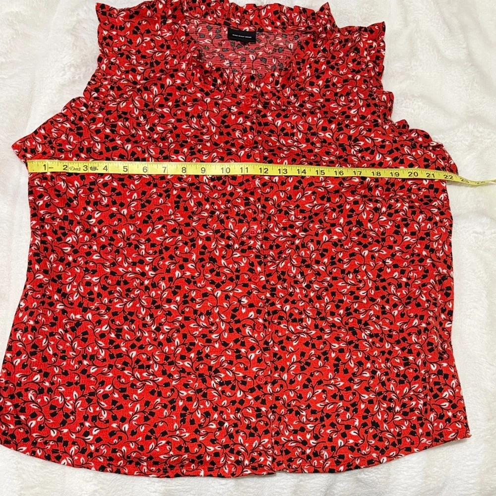 Who What Wear Size XXL Red Floral Ruffle Sleeveless Top - Picture 6 of 8